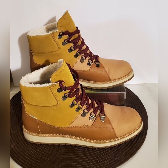 Women'sTan and Brown Boots - Picture 5 of 8